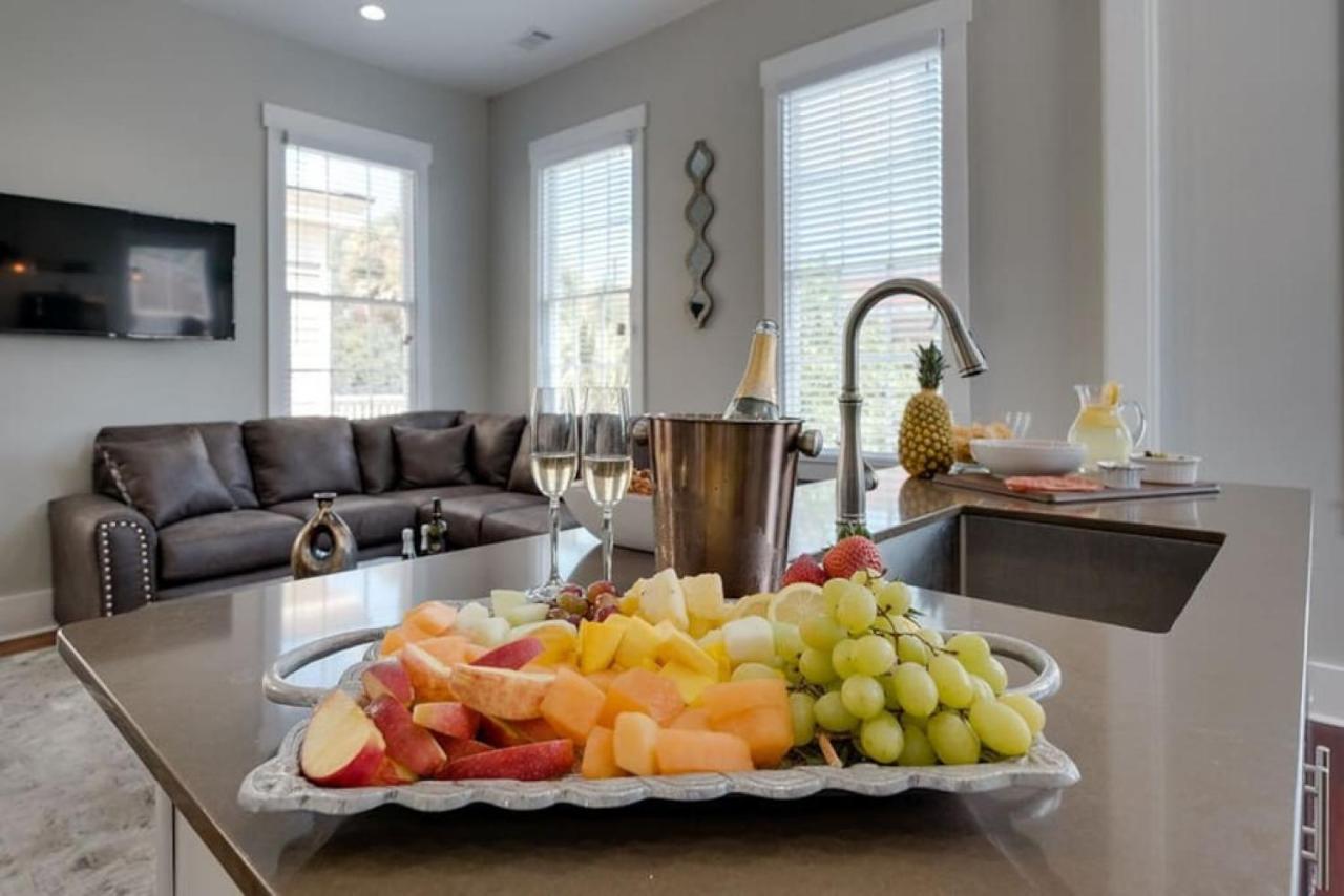 111 Waldburg Street Beautifully Renovated Historic 5 Bedroom 5 Bath Savannah Exterior photo