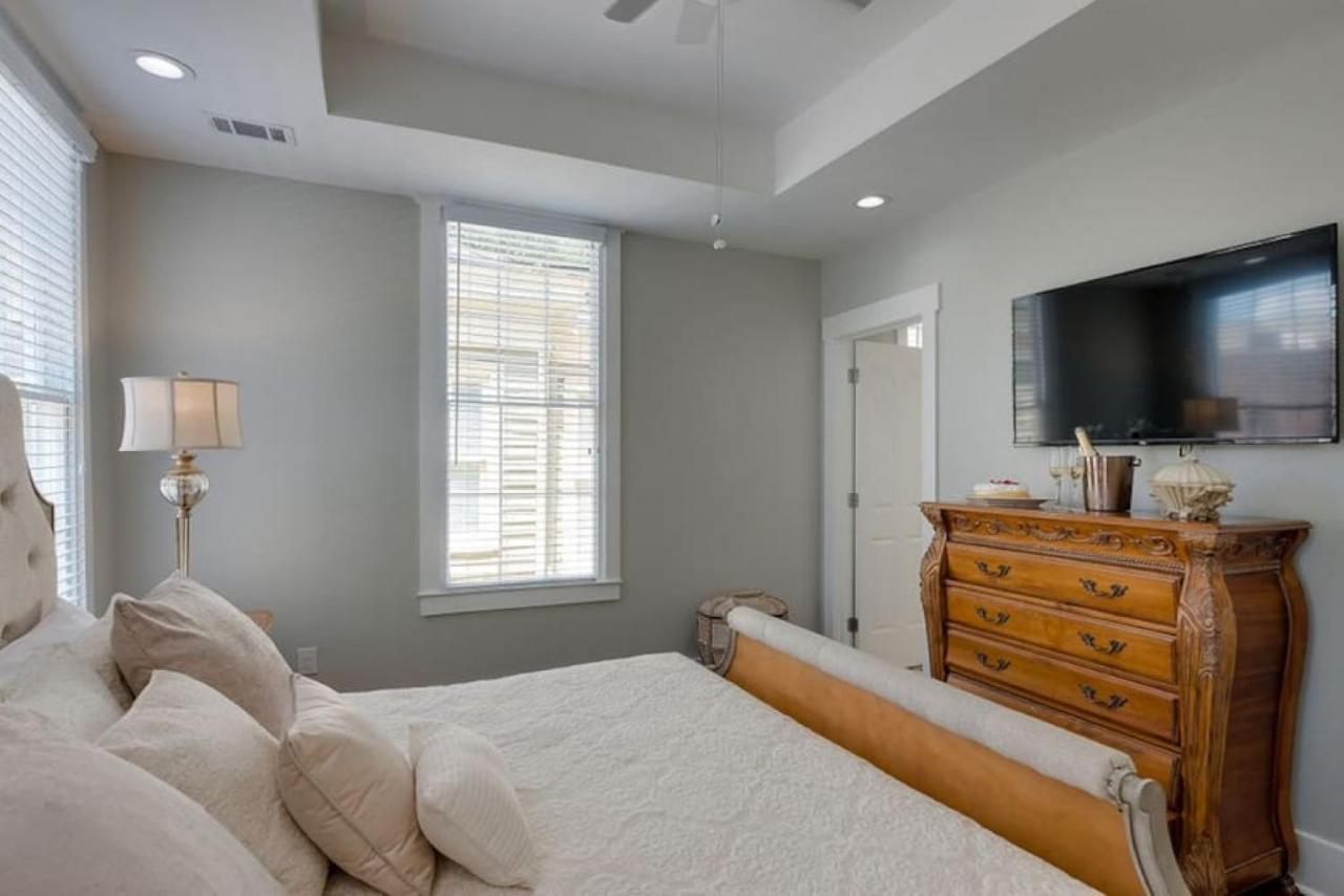 111 Waldburg Street Beautifully Renovated Historic 5 Bedroom 5 Bath Savannah Exterior photo
